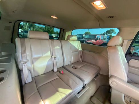 Used 2009 GMC Yukon XL Denali AWD/4WD image 30