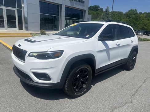 Used 2022 Jeep Cherokee Latitude w/ Sun & Sound Group AWD/4WD image 2