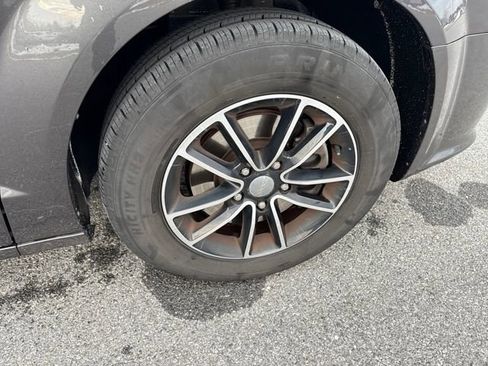 Used 2019 Dodge Grand Caravan GT image 9