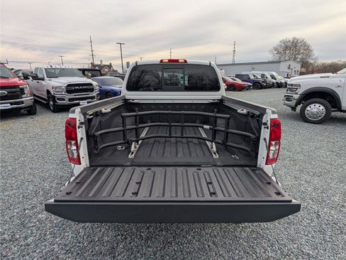 Used 2021 Nissan Frontier SV w/ Midnight Edition Floor Mats image 12