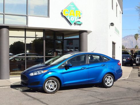 Used 2018 Ford Fiesta SE image 4