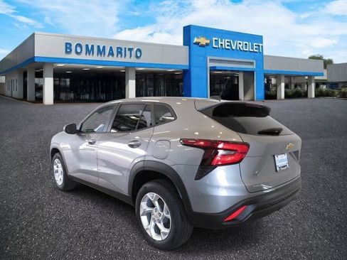 New 2026 Chevrolet Trax LS w/ LS Convenience Package FWD image 3