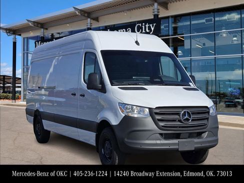 Used 2025 Mercedes-Benz Sprinter 2500 image 2