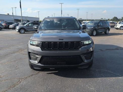 Used 2024 Jeep Grand Cherokee Altitude RWD image 2