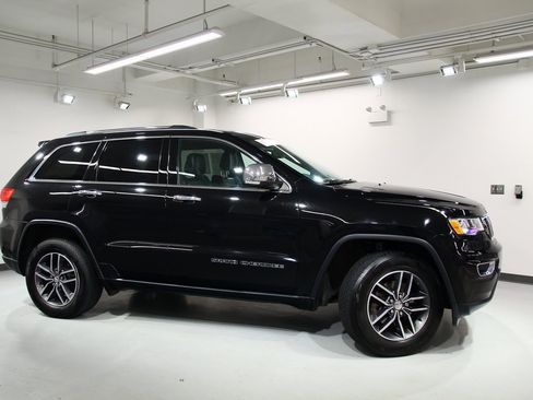 Used 2018 Jeep Grand Cherokee Limited image 9