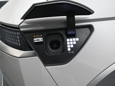 Used 2025 Hyundai Ioniq 5 Limited image 11