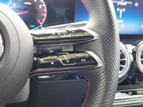 Used 2025 Mercedes-Benz GLA 250 image 21