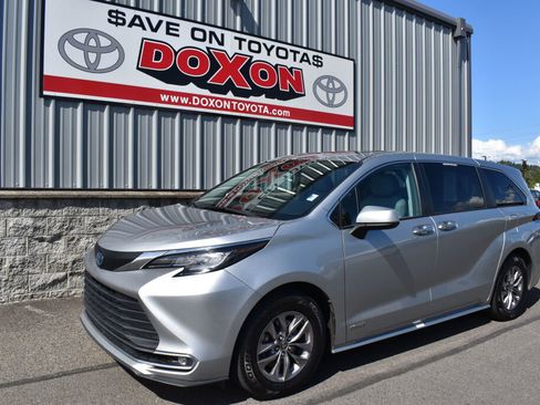 Used 2021 Toyota Sienna XLE AWD/4WD image 1