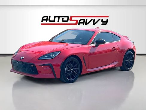 Used 2025 Toyota GR86 Premium RWD image 3