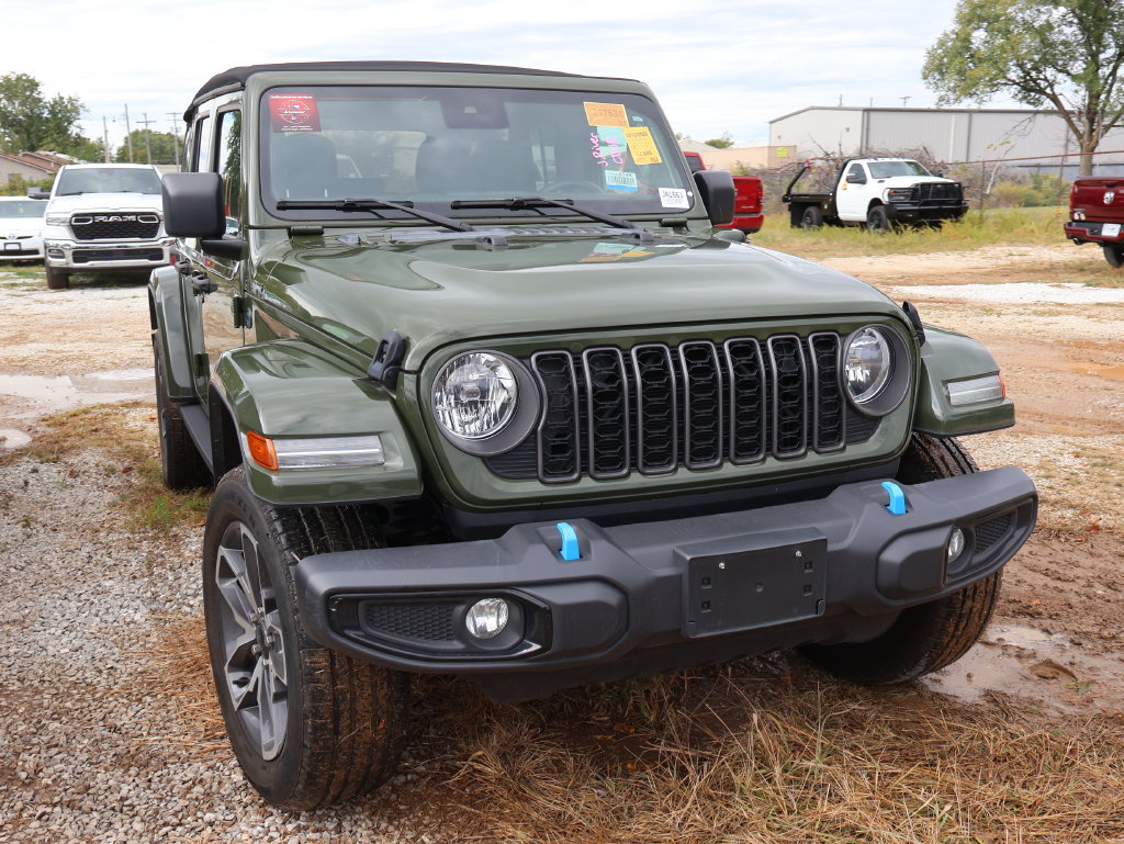 Used 2024 Jeep Wrangler Unlimited AWD/4WD image 8