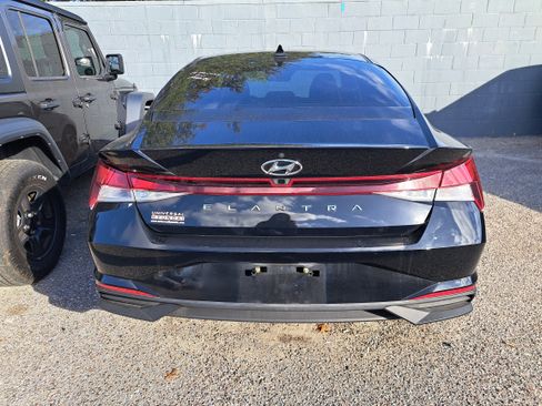 Used 2021 Hyundai Elantra SEL image 5