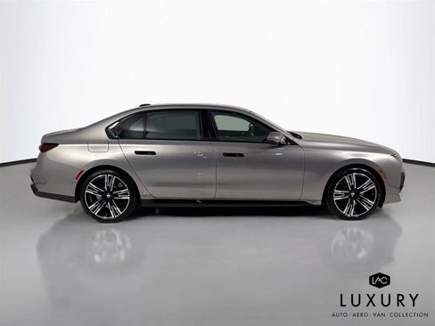 Used 2023 BMW 760i xDrive image 5