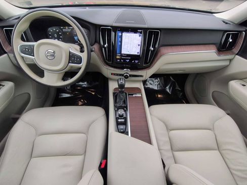 Used 2021 Volvo XC60 T5 Momentum w/ Advanced Package image 16
