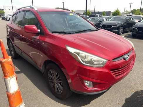 Used 2014 Hyundai Tucson SE image 2