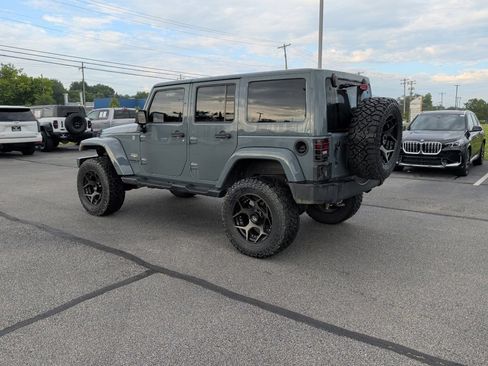 Used 2014 Jeep Wrangler Unlimited Sahara w/ Connectivity Group AWD/4WD image 4
