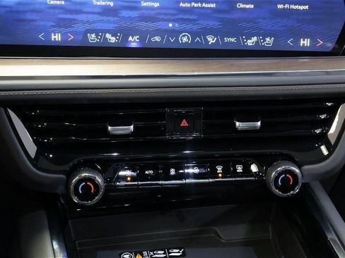 New 2026 Chevrolet Suburban High Country image 27