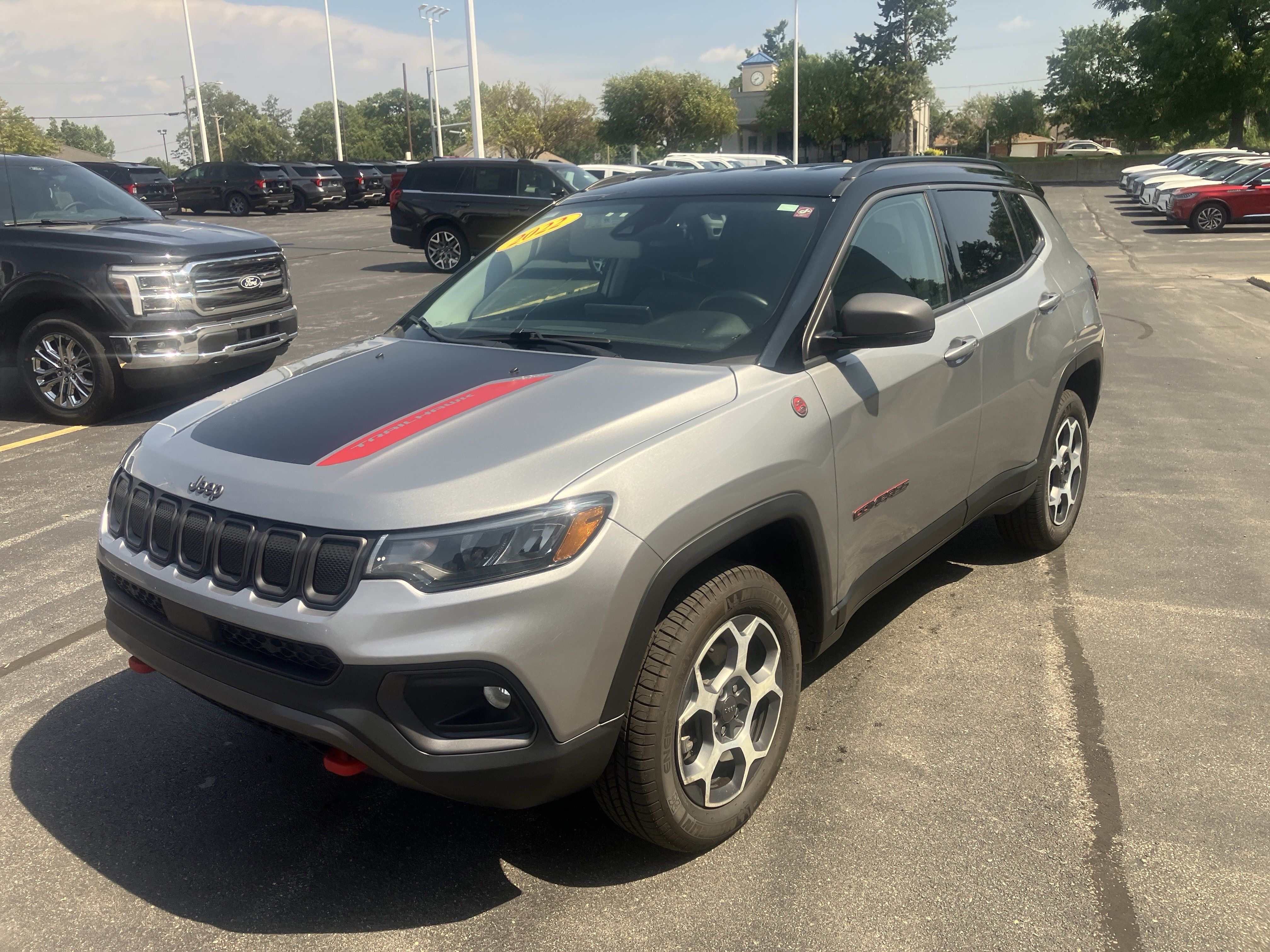Used 2022 Jeep Compass Trailhawk w/ Trailhawk Convenience Group AWD/4WD image 3