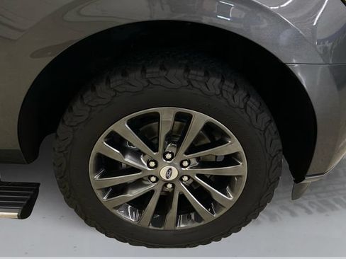 Used 2019 Ford Expedition Max Limited AWD/4WD image 17