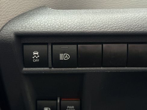 Certified 2023 Toyota Sienna LE image 31