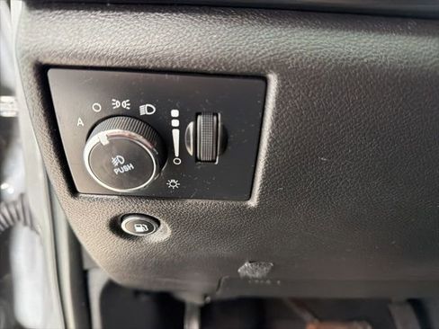 Used 2021 Jeep Grand Cherokee Laredo X image 15