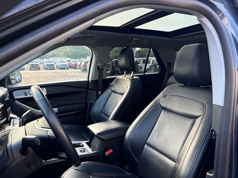 Used 2022 Ford Explorer Limited w/ Equipment Group 301A AWD/4WD image 6