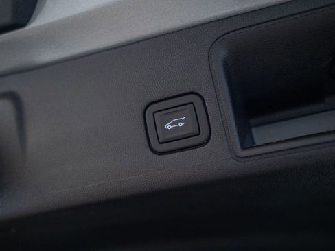 Used 2024 GMC Terrain SLT image 39