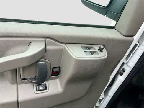 Used 2023 GMC Savana 3500 w/ Driver Convenience Package image 17