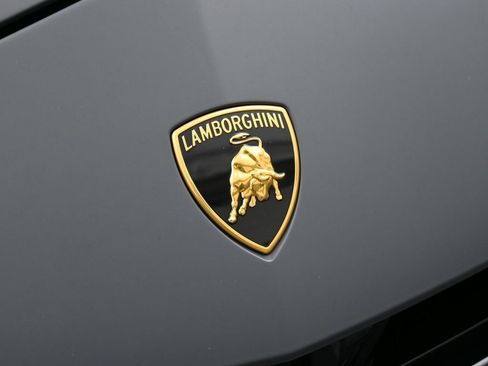 Used 2024 Lamborghini Urus Performante AWD/4WD image 13