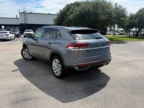 Used 2020 Volkswagen Atlas Cross Sport SE w/ Panoramic Sunroof Package FWD image 6