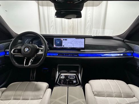 Used 2023 BMW 760i xDrive image 8