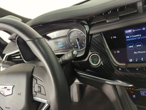 Used 2025 Cadillac XT6 Premium Luxury AWD/4WD image 23