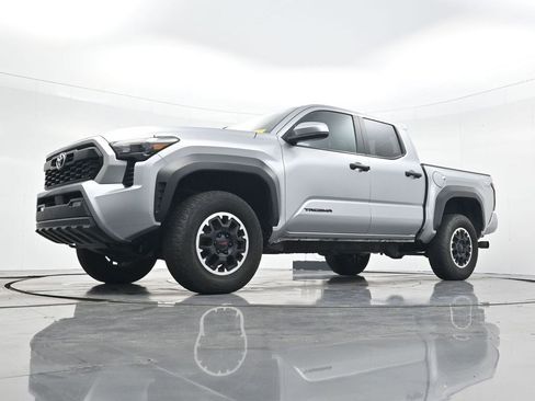 Used 2024 Toyota Tacoma TRD Off-Road image 24