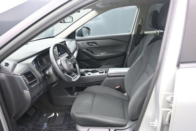 Used 2024 Nissan Rogue S AWD/4WD image 16