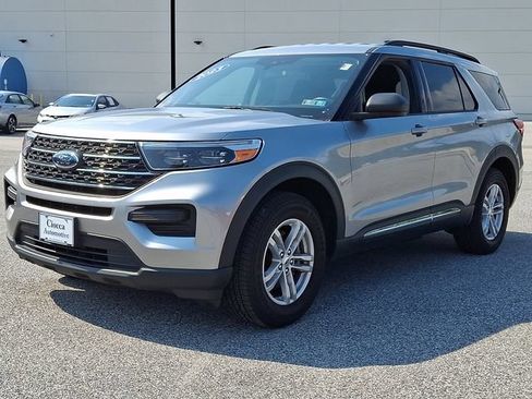 Used 2023 Ford Explorer XLT AWD/4WD image 6