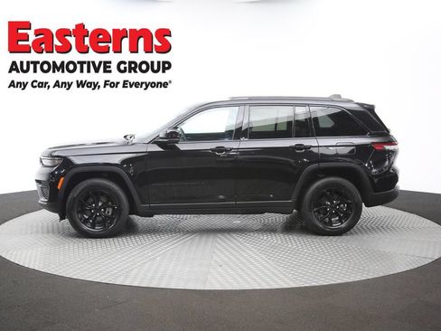 Used 2025 Jeep Grand Cherokee Altitude AWD/4WD image 60