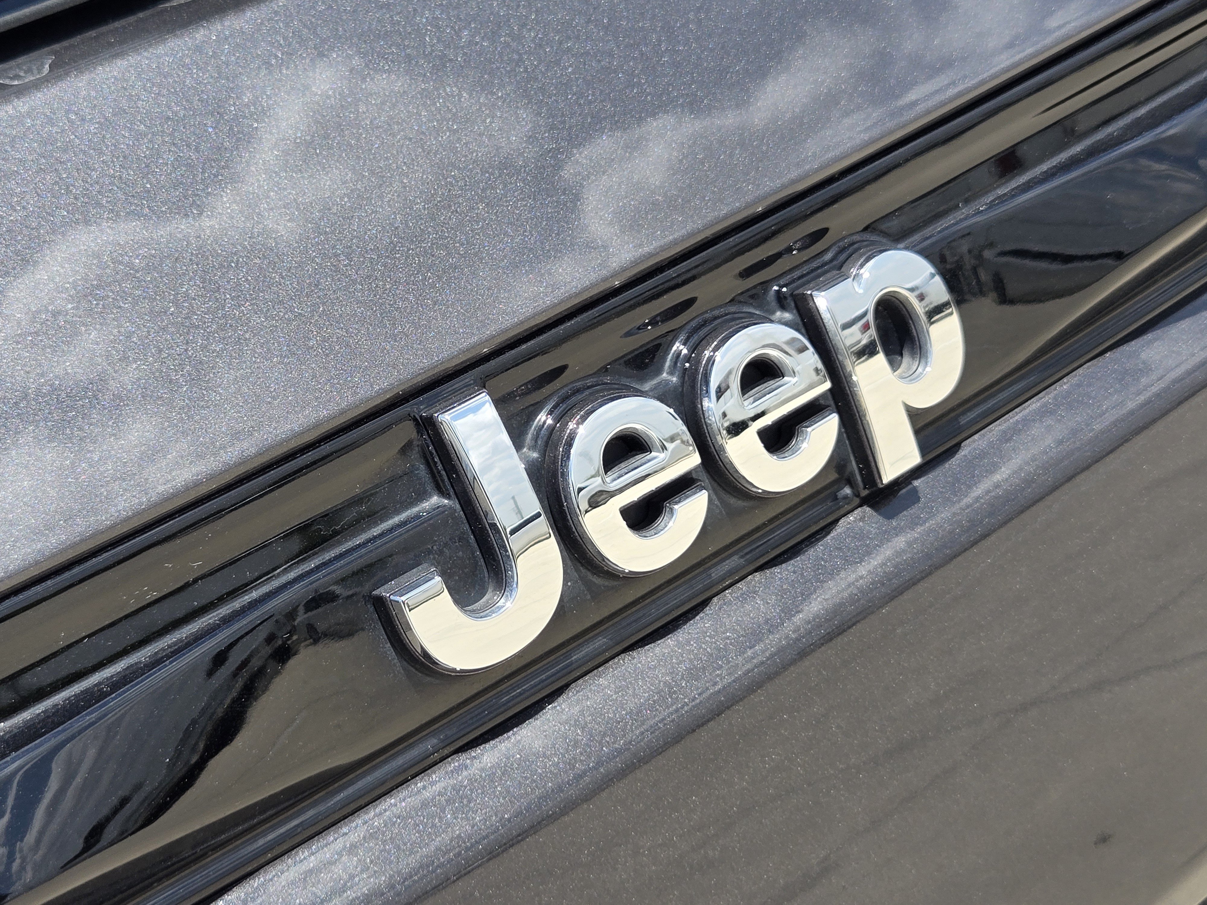 Used 2022 Jeep Grand Cherokee Overland w/ Luxury Tech Group IV AWD/4WD image 11