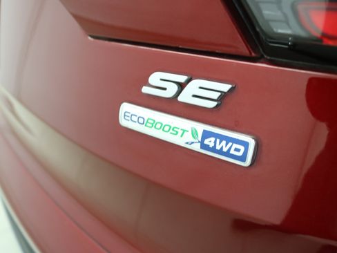 Used 2018 Ford Escape SE w/ Ford Safe & Smart Package image 9