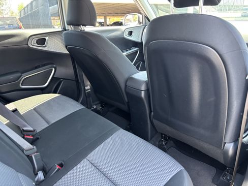 Certified 2025 Kia Soul LX w/ LX Technology Package FWD image 11
