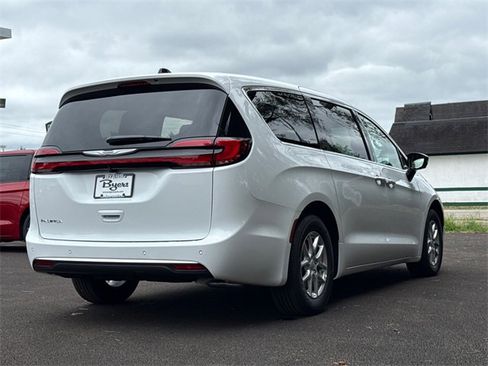 New 2026 Chrysler Pacifica Select image 7