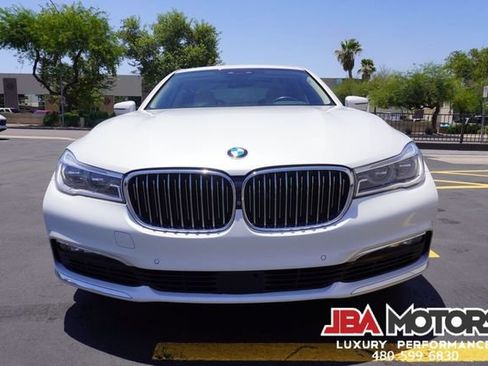 Used 2018 BMW 750i RWD image 13