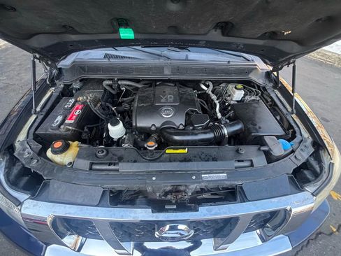 Used 2012 Nissan Titan SV w/ SV Value Truck Pkg image 37