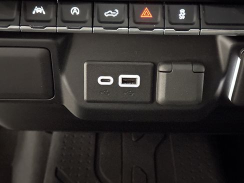 Used 2022 Chevrolet Silverado 1500 Custom w/ LPO, Dark Essentials Package AWD/4WD image 38