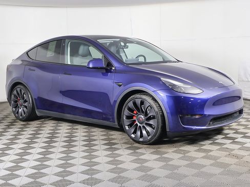 Used 2023 Tesla Model Y Performance image 2