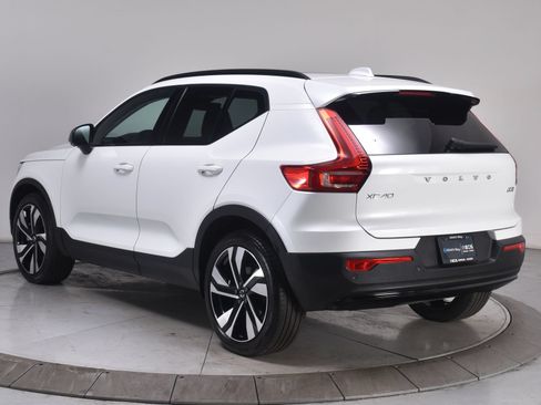 Used 2023 Volvo XC40 B5 Ultimate w/ Protection Package Premier AWD/4WD image 4