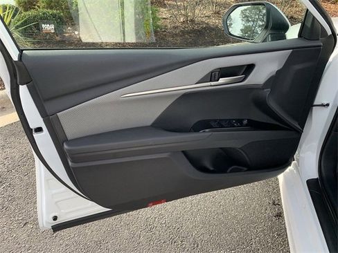 Used 2025 Toyota Camry SE image 17