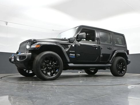 Used 2022 Jeep Wrangler Unlimited Sahara w/ Cold Weather Group AWD/4WD image 46