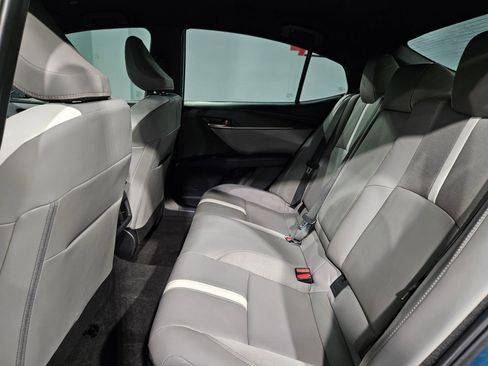 Used 2025 Toyota Camry SE image 36