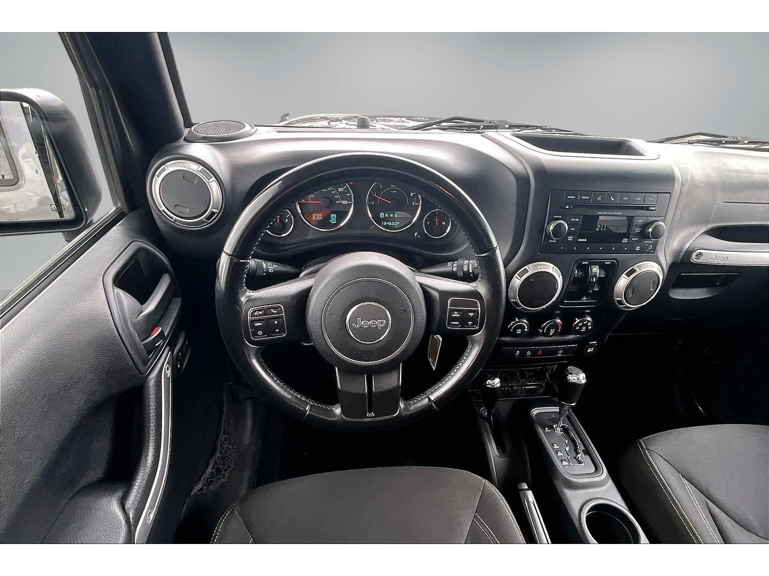 Used 2016 Jeep Wrangler Unlimited Sahara w/ Connectivity Group AWD/4WD image 8