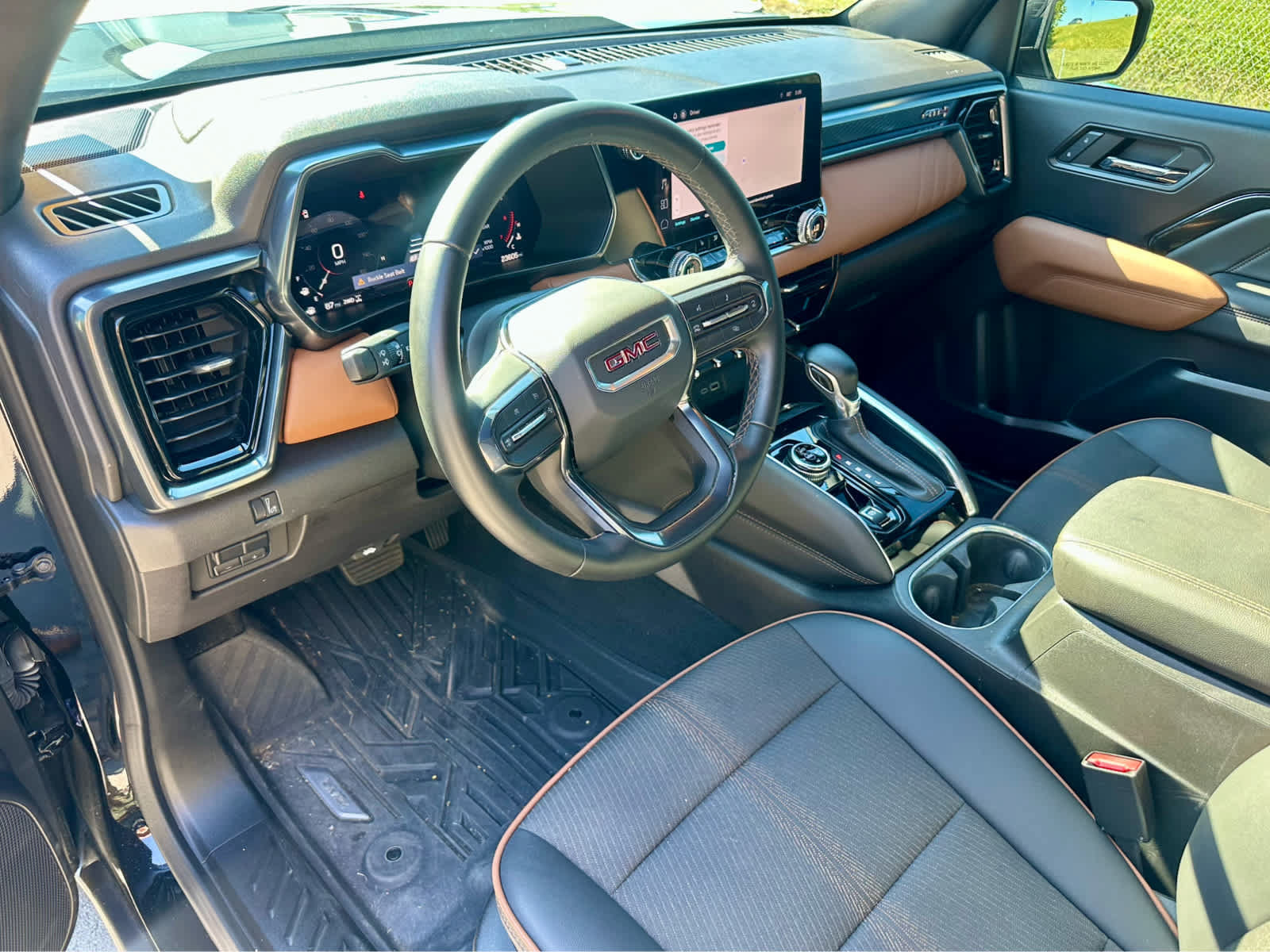 Used 2024 GMC Canyon AT4 w/ Technology Package AWD/4WD image 11