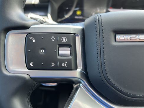 Used 2025 Land Rover Discovery Metropolitan Edition AWD/4WD image 18
